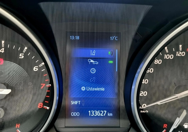 Toyota Avensis cena 63900 przebieg: 133000, rok produkcji 2017 z Kobyłka małe 277